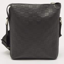 مملوكة مسبقًا Louis Vuitton Black Damier Leather Infini Discovery BB Messenger Bag
