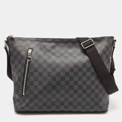 Louis Vuitton Damier Graphite District MM Messenger Bag (SHF-17183