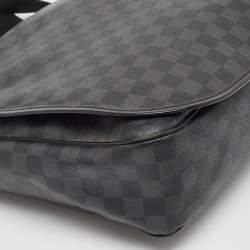 مملوكة مسبقًا Louis Vuitton Damier Graphite Canvas Daniel GM Bag