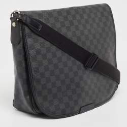 مملوكة مسبقًا Louis Vuitton Damier Graphite Canvas Daniel GM Bag