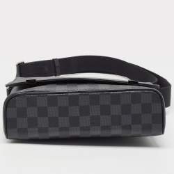 مملوكة مسبقًا Louis Vuitton Damier Graphite Canvas District PM Bag