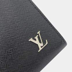 مملوكة مسبقًا Louis Vuitton Taiga Pochette Voyage MM M30450 handbag