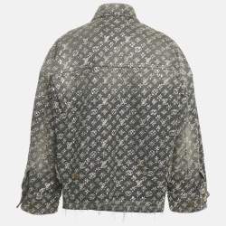 مملوكة مسبقًا جاكيت دينيم لوي فيتون رصاصي مزخرف مونوغرامي بحواف مهترأة مقاس صغير جدًا - إكس سمول