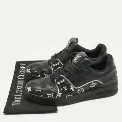 Pre Owned Louis Vuitton Black Monogram Leather LV Trainer Sneakers Size 40