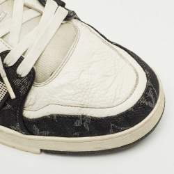 مملوكة مسبقًا Louis Vuitton White/Black Denim and Leather LV Trainer Maxi Lace Up Sneakers Size 42