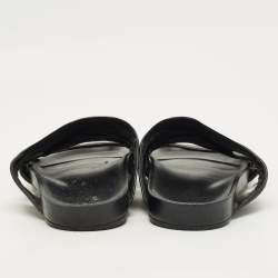 مملوكة مسبقًا صندل فلات لوي فيتون قماش وجلد أسود سيور متعاكسة مقاس 45