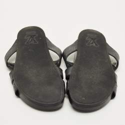 مملوكة مسبقًا صندل فلات لوي فيتون قماش وجلد أسود سيور متعاكسة مقاس 45