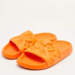 مملوكة مسبقًا Louis Vuitton Waterfront Size 41 Orange Monogram Rubber Pool Slide Sandals
