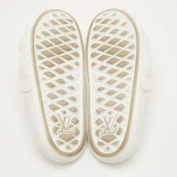 مملوكة مسبقًا Louis Vuitton Waterfront Size 41 White Monogram Rubber Pool Slide Sandals