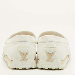 Pre Owned حذاء لوفرز لوك فيتون "السائق" جلد أبيض سليب أون مقاس 41