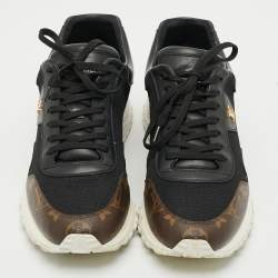 مملوكة مسبقًا Louis Vuitton Run Away Size 42 Black/Brown Monogram Canvas and Mesh Low Top Sneakers