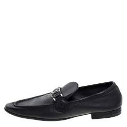 مملوكة مسبقًا Louis Vuitton Black Leather Logo Slip On Loafers Size 41