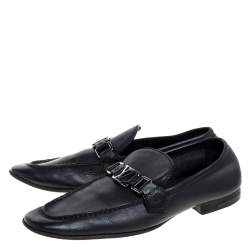 مملوكة مسبقًا Louis Vuitton Black Leather Logo Slip On Loafers Size 41
