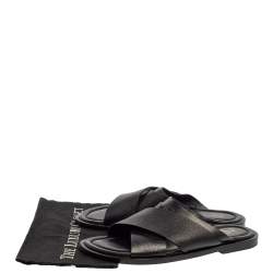 Pre Owned حذاء سلايد فلات لوي فيتون جلد أسود فوش بسيور متعاكسة مقاس 43