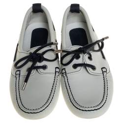 مملوكة مسبقًا Louis Vuitton White/Navy Blue Leather Lace Up Derby Loafer Size 41.5