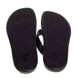 مملوكة مسبقًا Louis Vuitton Black Monogram Embossed Leather Thong Flat Sandals Size 43.5
