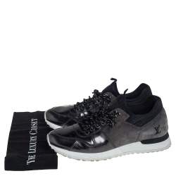 مملوكة مسبقًا حذاء رياضي لوي فيتون رانر سويدي وجلد لامع رمادي/ أسود مقاس 42.5