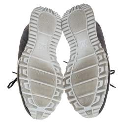 مملوكة مسبقًا حذاء رياضي لوي فيتون رانر سويدي وجلد لامع رمادي/ أسود مقاس 42.5