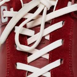 مملوكة مسبقًا حذاء رياضي لوي فيتون غينيسيس سويدي وجلد أحمر بعنق منخفض مقاس 42.5