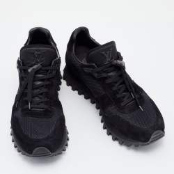 Pre Owned حذاء رياضي لوي فيتون رانر شبكة وسويدي أسود بعنق منخفض مقاس 44.5