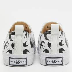 مملوكة مسبقًا McQ by Alexander McQueen White Canvas Swallow Sneakers Size 44