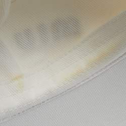 مملوكة مسبقًا قبعة بيسبول مطرزة بشعار من ميو ميو من القطن باللون الأبيض بحجم متوسط