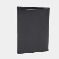 Pre Owned Montblanc Resin Leather Silver Tone Passport Cover and Pen Set