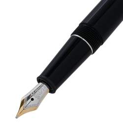 Pre Owned Montblanc Classique Black Resin Silver Tone Fountain Pen