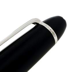 Pre Owned قلم جاف مون بلان مايسترستاك رزين أسود بلاتين مطلي