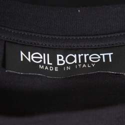 مملوكة مسبقًا تي شيرت نيل باريت رقبة مستديرة قطن مطبوع غيرل ويز ذا بيرل إرنينغ أسود كبير