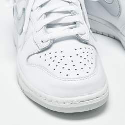 مملوكة مسبقًا حذاء رياضي نايك تان/أبيض سويدي وجلد عنق عالي مقاس 38.5