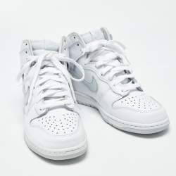 مملوكة مسبقًا حذاء رياضي نايك تان/أبيض سويدي وجلد عنق عالي مقاس 38.5