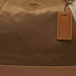 Pre Owned حقيبة برادا دوفل جلد ونايلون مُعاد تدويره بني