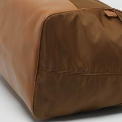 Pre Owned حقيبة برادا دوفل جلد ونايلون مُعاد تدويره بني