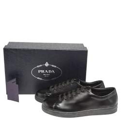 مملوكة مسبقًا حذاء رياضي برادا جلد أسود عنق منخفض مقاس 42.5