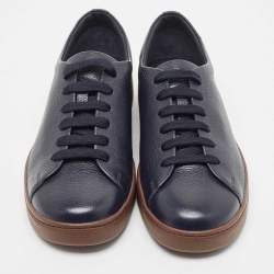 مملوكة مسبقًا Prada Navy Blue Leather Low Top Sneakers Size 42