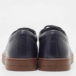 مملوكة مسبقًا Prada Navy Blue Leather Low Top Sneakers Size 42
