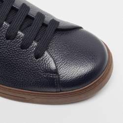 مملوكة مسبقًا Prada Navy Blue Leather Low Top Sneakers Size 42