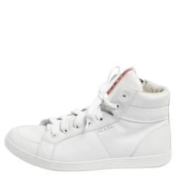 مملوكة مسبقًا حذاء رياضي برادا سبورد جلد أبيض عنق مرتفع مقاس 44