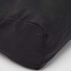 مملوكة مسبقًا Prada Black Nylon Logo Zip Pouch