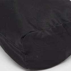 مملوكة مسبقًا Prada Black Nylon Logo Zip Pouch