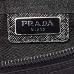 مملوكة مسبقًا Prada Black Nylon Logo Zip Pouch