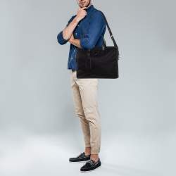 مملوكة مسبقًا حقيبة مستندات برادا نايلون معاد تدويره وجلد سافيانو أسود