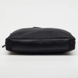 مملوكة مسبقًا حقيبة مستندات برادا نايلون معاد تدويره وجلد سافيانو أسود