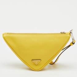 مملوكة مسبقًا حقيبة برباط ثلاثي الزوايا برادا جلد أصفر