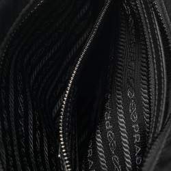 مملوكة مسبقًا حقيبة برادا ماسنجر نايلون أسود وجلد سافيانو