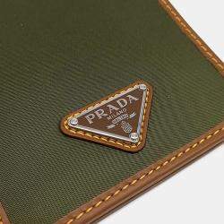 مملوكة مسبقًا Prada Brown Green Leather fabric bi-fold wallet