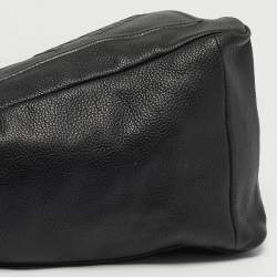 مملوكة مسبقًا Prada Triangle Logo Embossed Black Vitello Dain Leather Bag