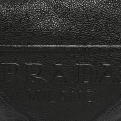 مملوكة مسبقًا Prada Triangle Logo Embossed Black Vitello Dain Leather Bag