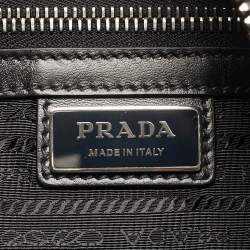 مملوكة مسبقًا Prada Triangle Logo Embossed Black Vitello Dain Leather Bag